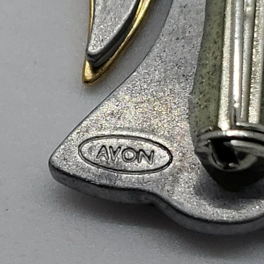Vintage tri-tone signed AVON Angel with heart, wings, halo‎ brooch pin